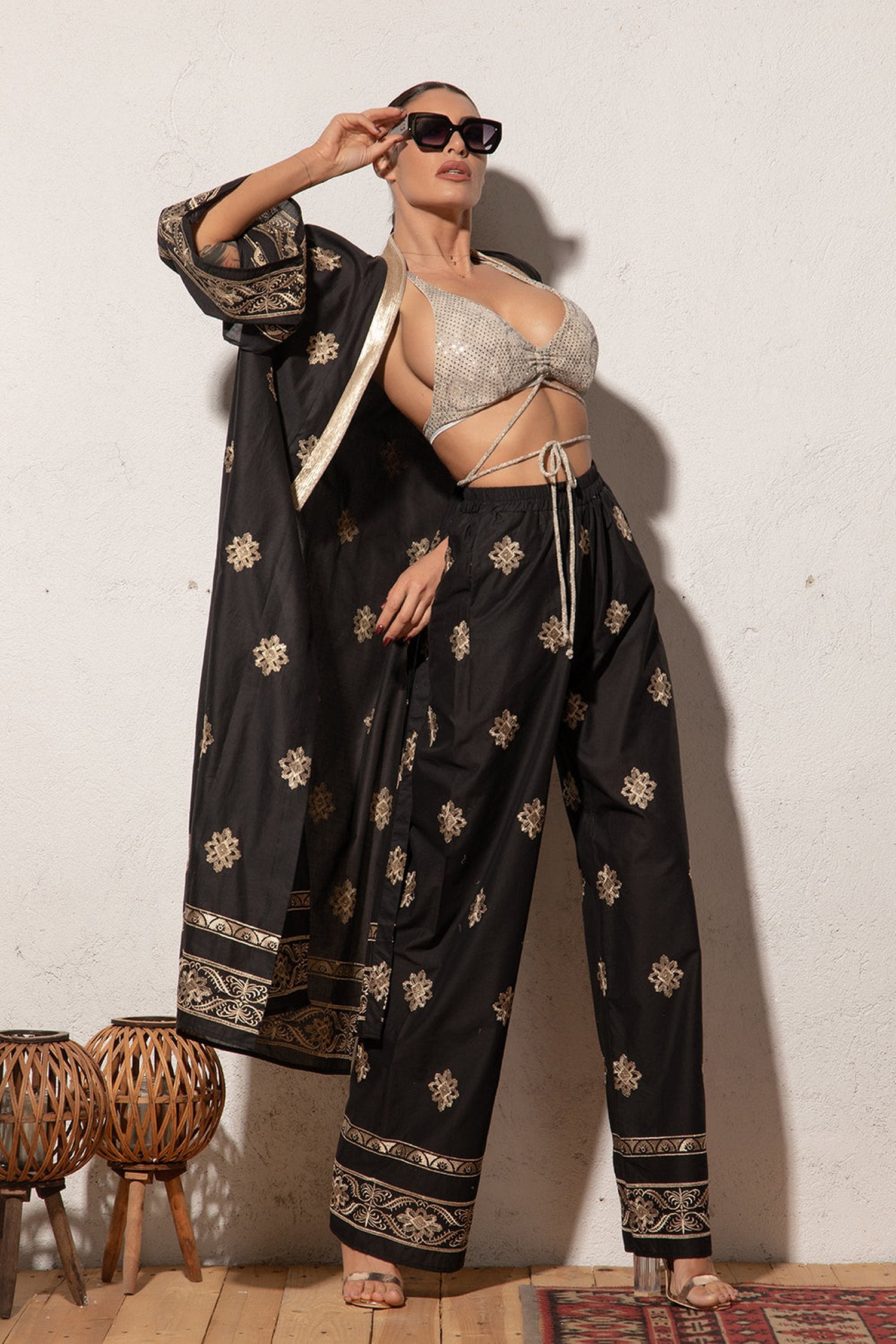 КИМОНО СЪС ЗЛАТНИ БРОДЕРИИ В ЧЕРЕН ПОПЛИН - ESSENTIALS