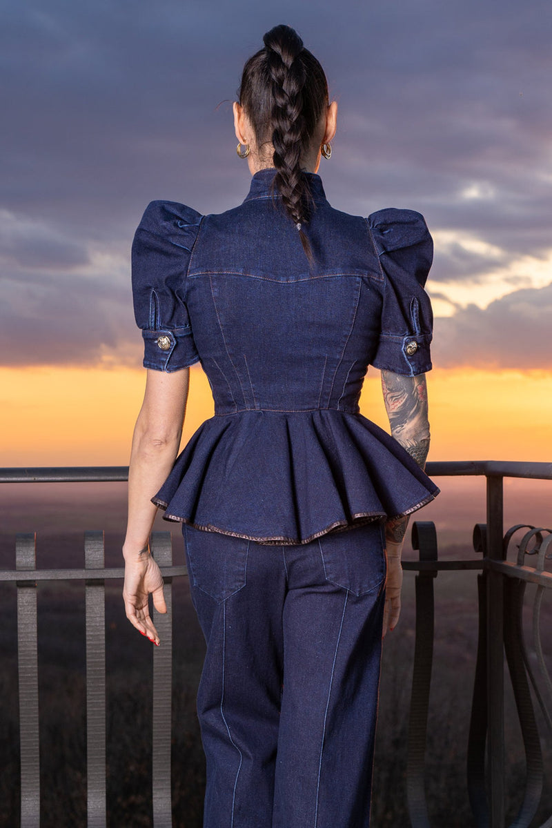 ДЕНИМЕН ПАНТАЛОН С ШИРОКИ КРАЧОЛИ И ВИСОКА ТАЛИЯ - ESSENTIALS