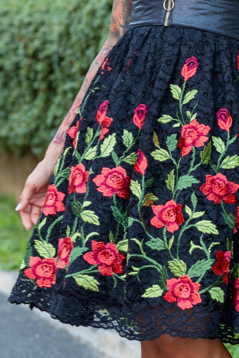 BOAT NECK DRESS IN BLACK LACE WITH EMBROIDERIES - ESSENTIALS