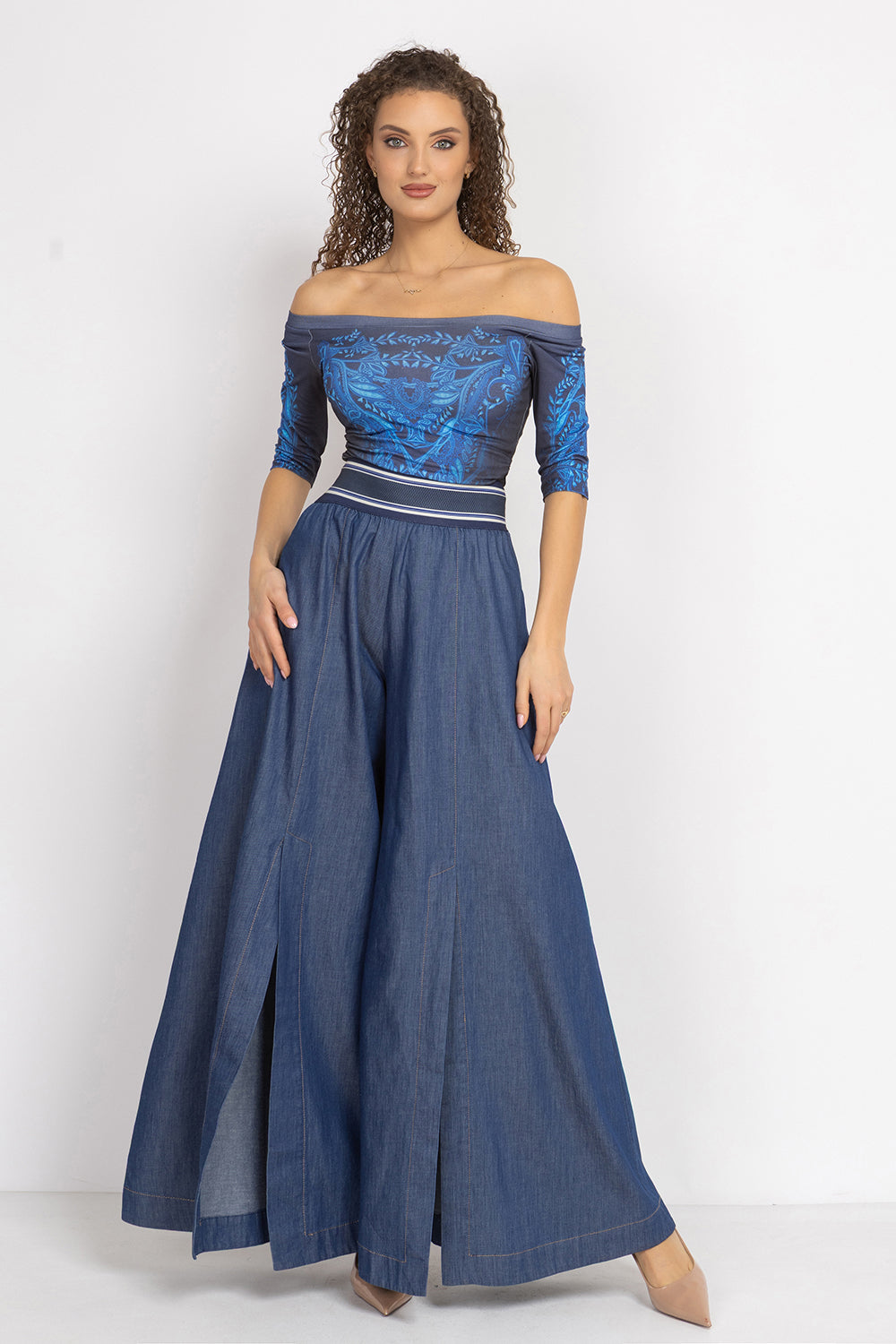 HIGH-WAISTED FLARED DENIM PANTS WITH FRONT SLITS - ESSENTIALS JIORO ПАНТАЛОН ОТ ТЪНЪК ДЕНИМ С ВИСОКА ТАЛИЯ И ЦЕПКИ – ESSENTIALS JIORO