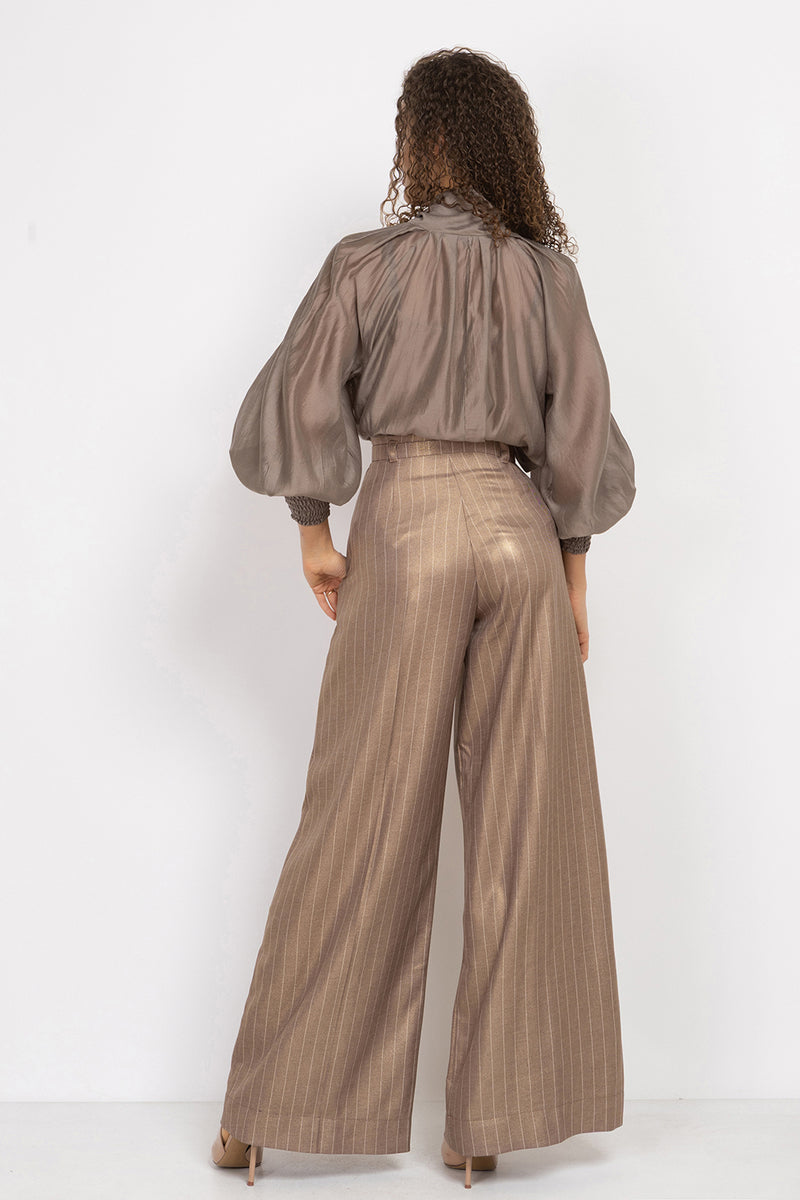 BOHEMIAN MOCHA LYOCELL BLOUSE WITH PUFF SLEEVES AND TIE-FRONT COLLAR - ESSENTIALS JIORO БОХЕМСКА РИЗА ОТ ЛИОЦЕЛ С БОГАТИ РЪКАВИ И ВРЪЗКА В МОКА JIORO