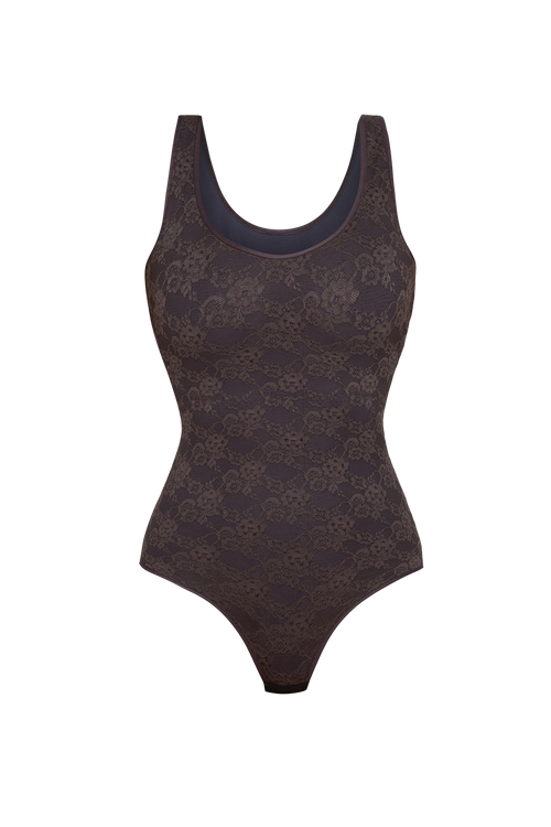 LACE BODYSUIT WITH DEEP SCOOP NECKLINE ESPRESSO - ESSENTIALS JIORO ДАНТЕЛЕНО БОДИ ПОТНИК С ДЪЛБОКО ОВАЛНО ДЕКОЛТЕ - ESSENTIALS JIORO