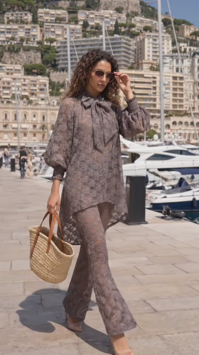 MOCHA LACE SHIRT WITH FRONT BOW AND LONG BACK - ESSENTIALS JIORO ДАНТЕЛЕНА РИЗА В ЦВЯТ МОКА С ИЗДЪЛЖЕН ГРЪБ - ESSENTIALS JIORO