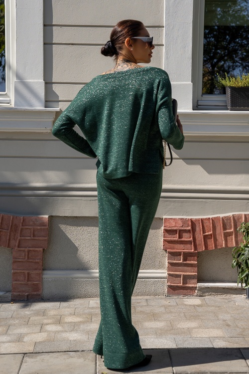 LOOSE BLOUSE BY LURQUES IN GREEN - ESSENTIALS - look 8