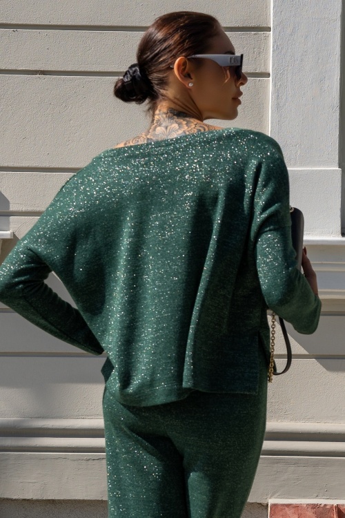 LOOSE BLOUSE BY LURQUES IN GREEN - ESSENTIALS - look 12