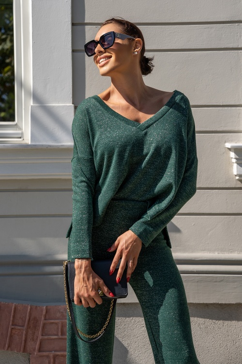 LOOSE BLOUSE BY LURQUES IN GREEN - ESSENTIALS - look 13