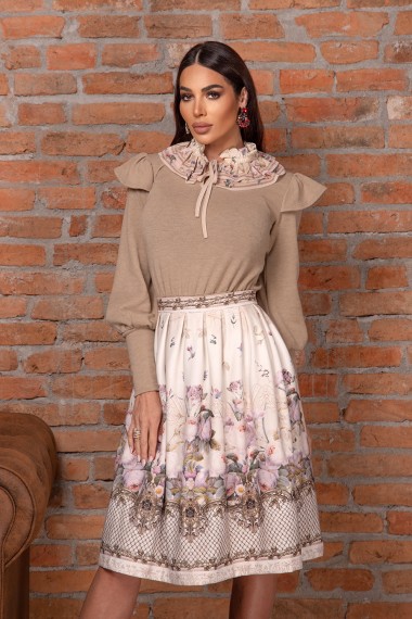 FINE KNITTING BLOUSE IN BEIGE - BAROQUE AND FLORAL MOTIVES